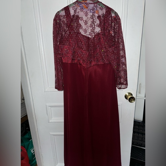 Red dress bella moda with cape - Picture 5 of 5